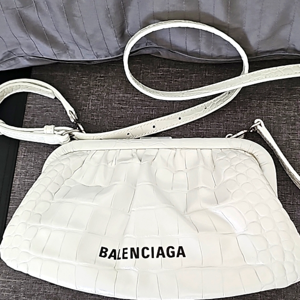 Balenciaga ladies white leather clutch/shoulder bag.